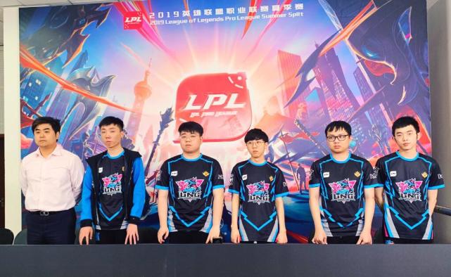 他的个人实 他的个人实